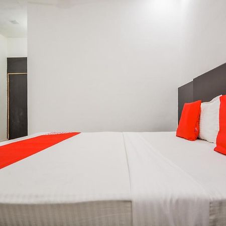 Oyo 43505 Hotel The White House Hisar Bagian luar foto