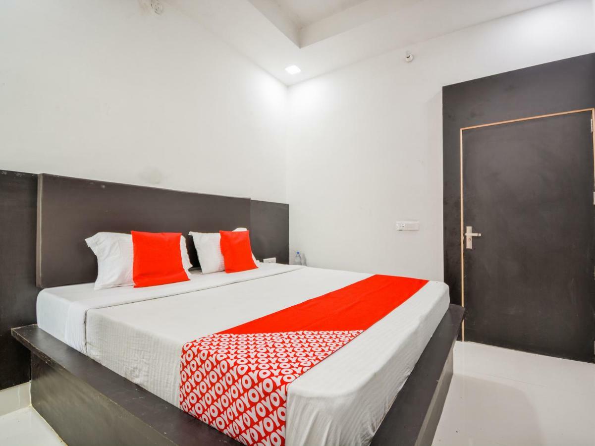 Oyo 43505 Hotel The White House Hisar Bagian luar foto