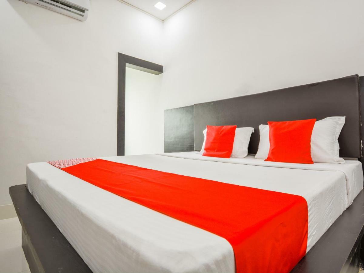 Oyo 43505 Hotel The White House Hisar Bagian luar foto