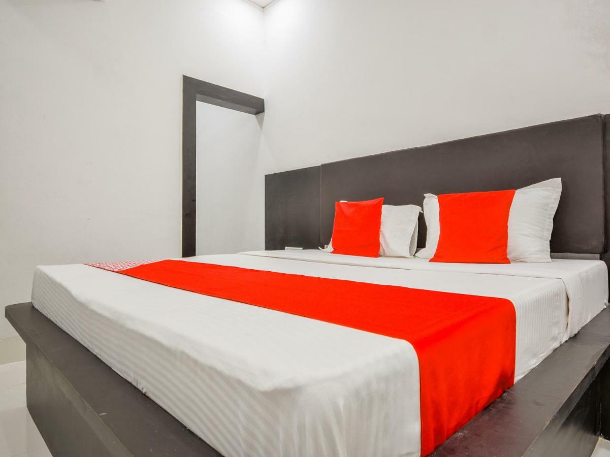 Oyo 43505 Hotel The White House Hisar Bagian luar foto