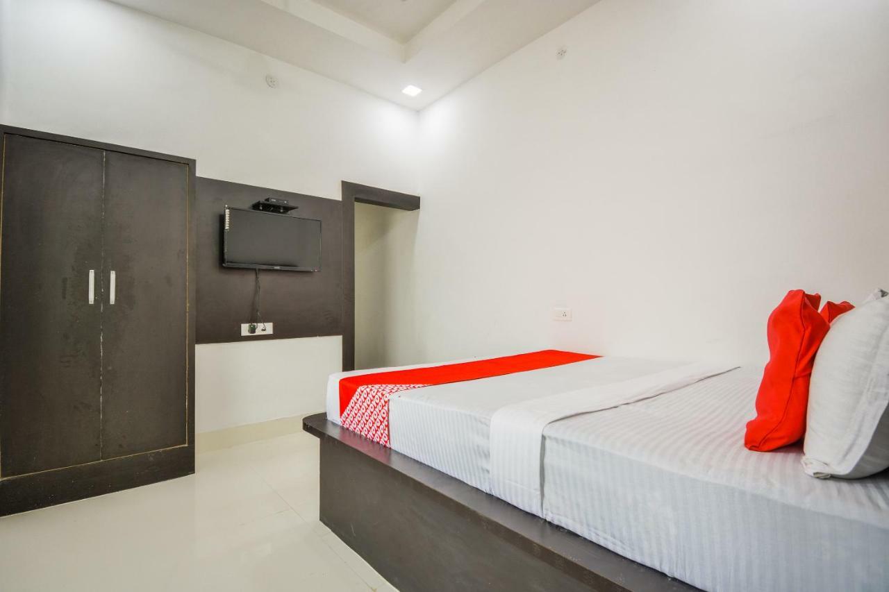 Oyo 43505 Hotel The White House Hisar Bagian luar foto