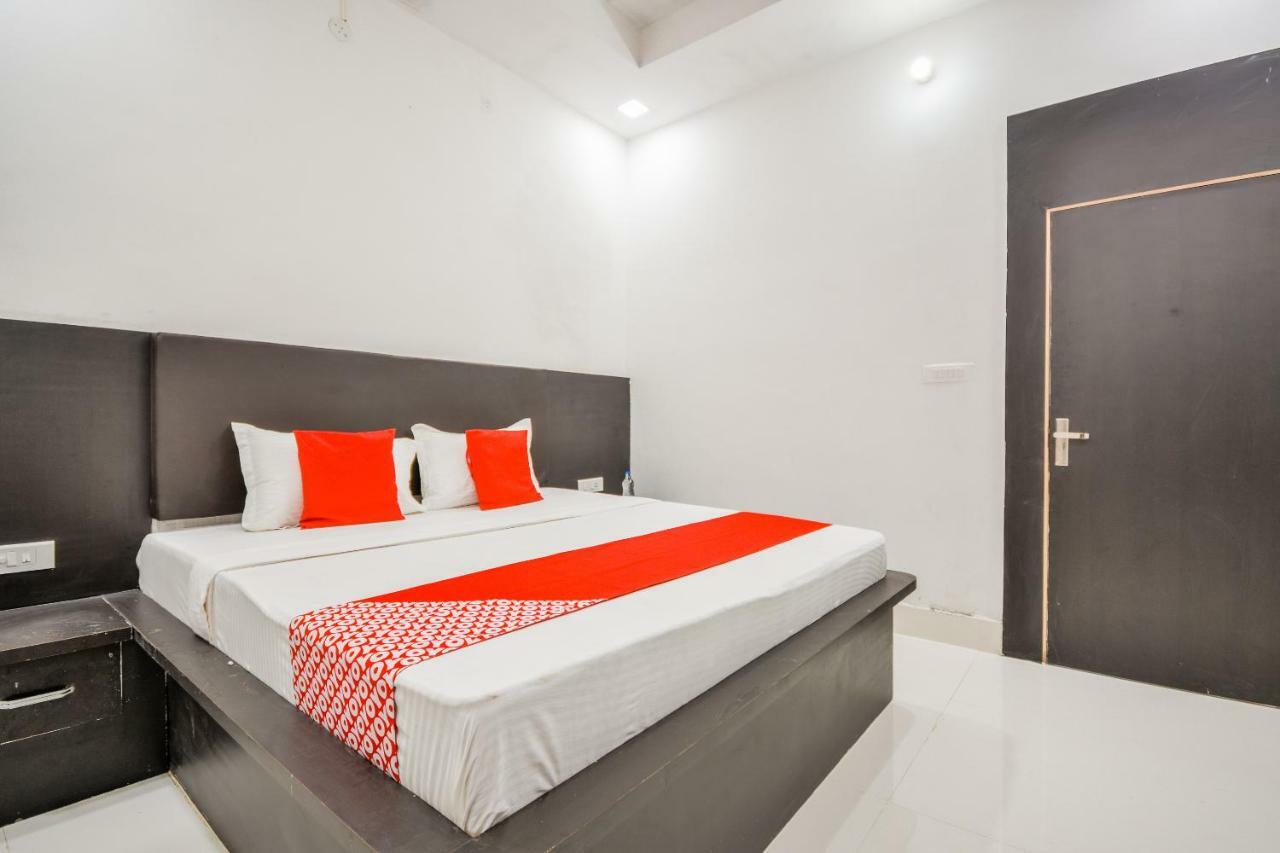 Oyo 43505 Hotel The White House Hisar Bagian luar foto