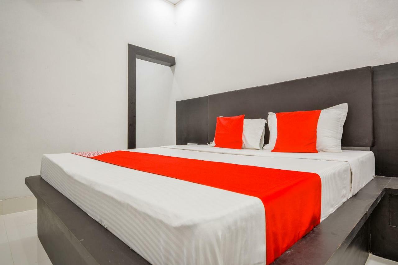 Oyo 43505 Hotel The White House Hisar Bagian luar foto