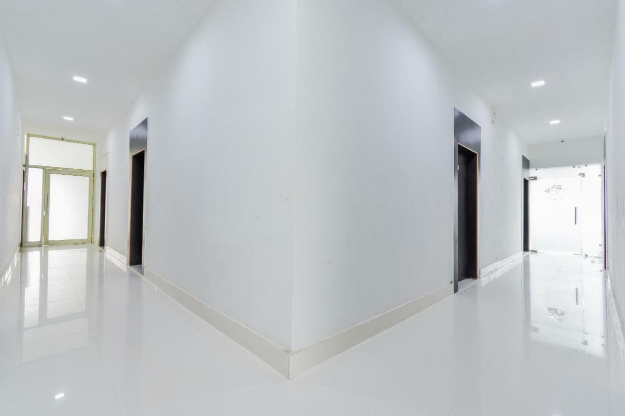 Oyo 43505 Hotel The White House Hisar Bagian luar foto