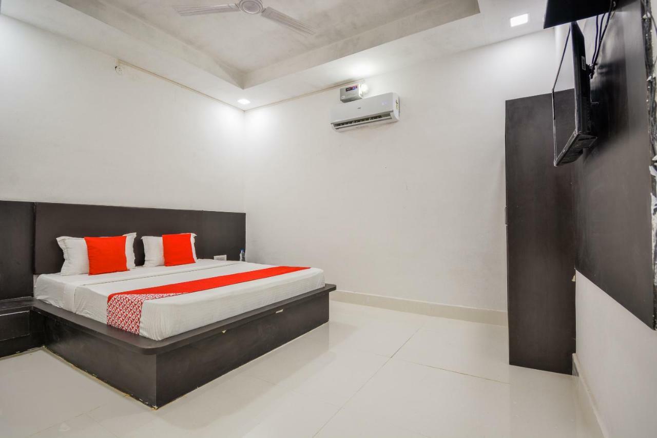 Oyo 43505 Hotel The White House Hisar Bagian luar foto