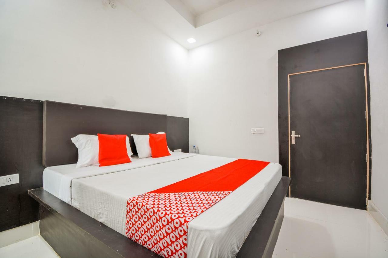 Oyo 43505 Hotel The White House Hisar Bagian luar foto