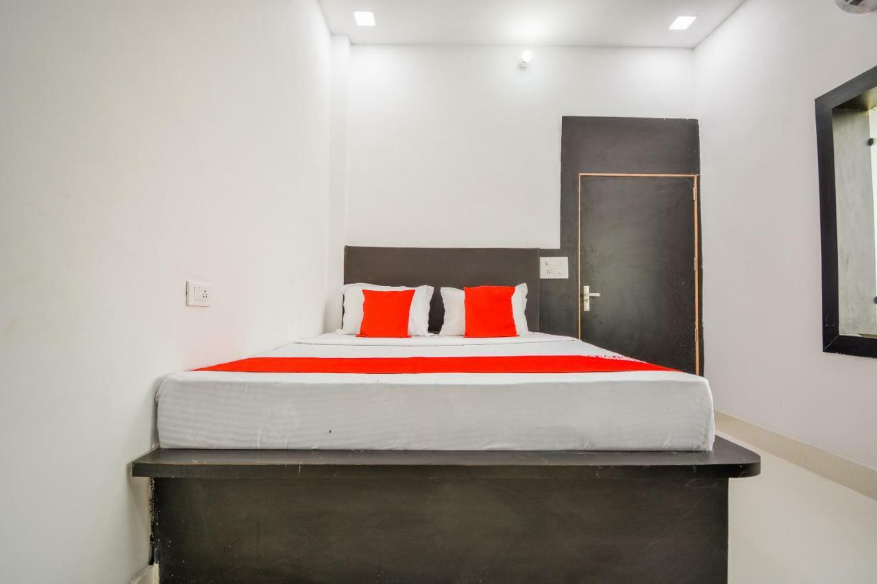 Oyo 43505 Hotel The White House Hisar Bagian luar foto
