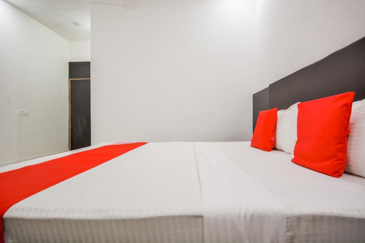 Oyo 43505 Hotel The White House Hisar Bagian luar foto