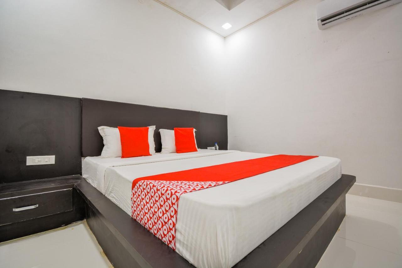 Oyo 43505 Hotel The White House Hisar Bagian luar foto