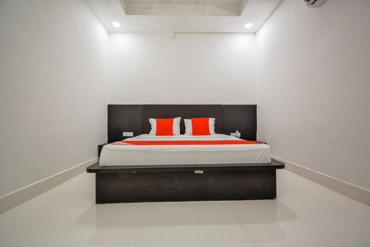 Oyo 43505 Hotel The White House Hisar Bagian luar foto